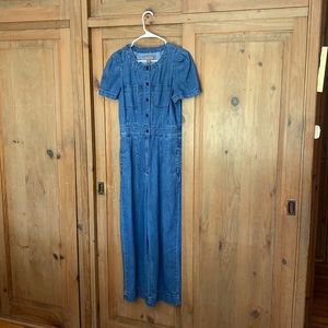 Anthropologie denim jumpsuit- size 6-perfect transitional piece!!